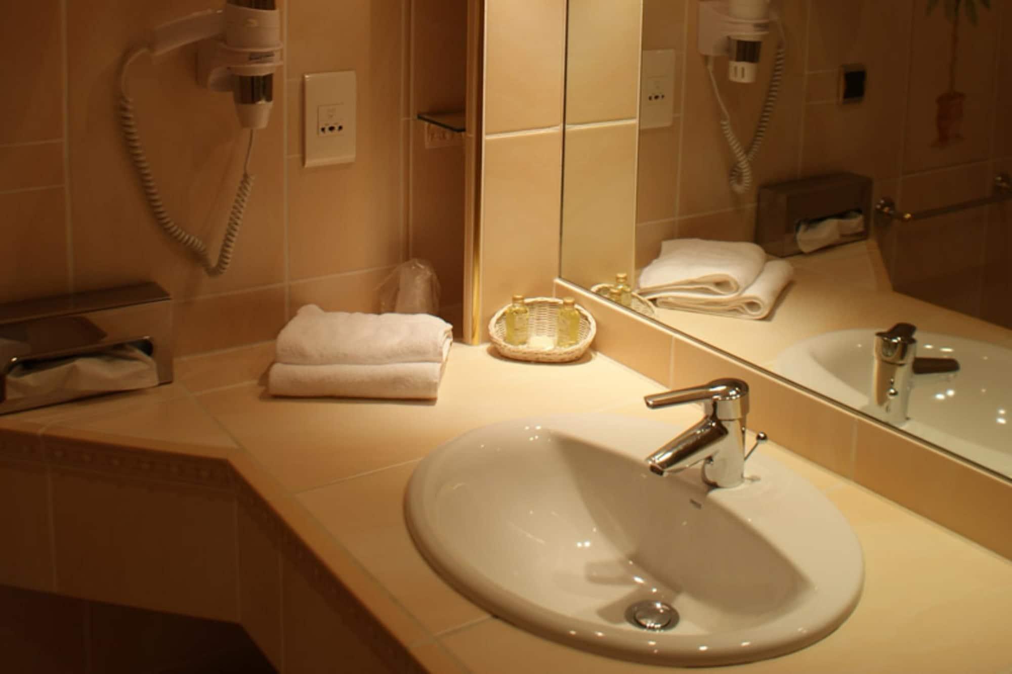 Auberge La Tomette, The Originals Relais Vitrac  エクステリア 写真